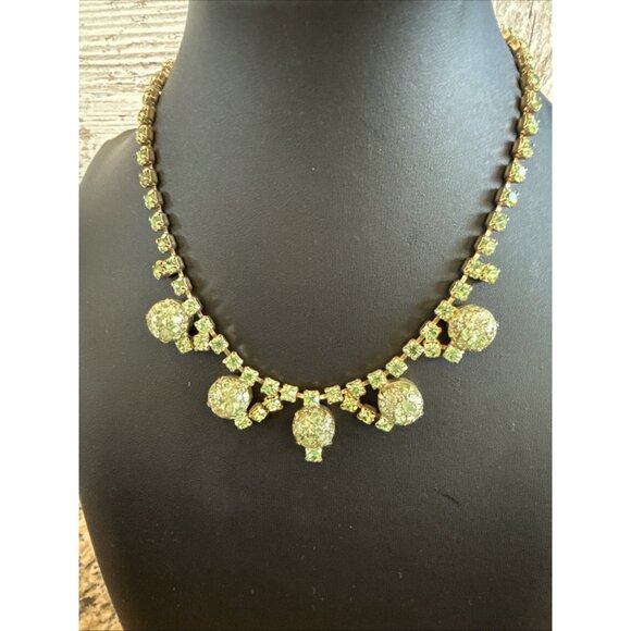 Vintage Gold Tone Green Glass Rhinestone Necklace Bracelet & Clip Earrings - Picture 12 of 12